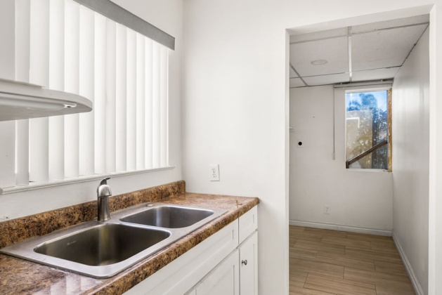 620 S Euclid, Anaheim, Orange, California, United States 92802, 4 Rooms Rooms,2 BathroomsBathrooms,Office,For sale,S Euclid,1064